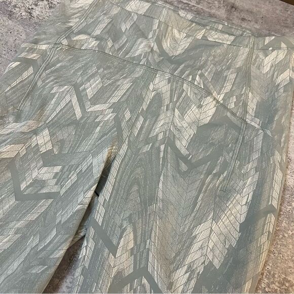 Lululemon Swift Speed HR Short 8” Biker Size 6 Jacquard Silver Blue - Picture 7 of 9